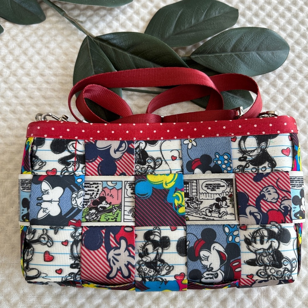 Harveys X Disney Seatbelt Bag